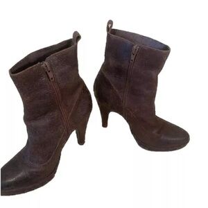 Type Z Leather Boots Womens size 8 heeled boots